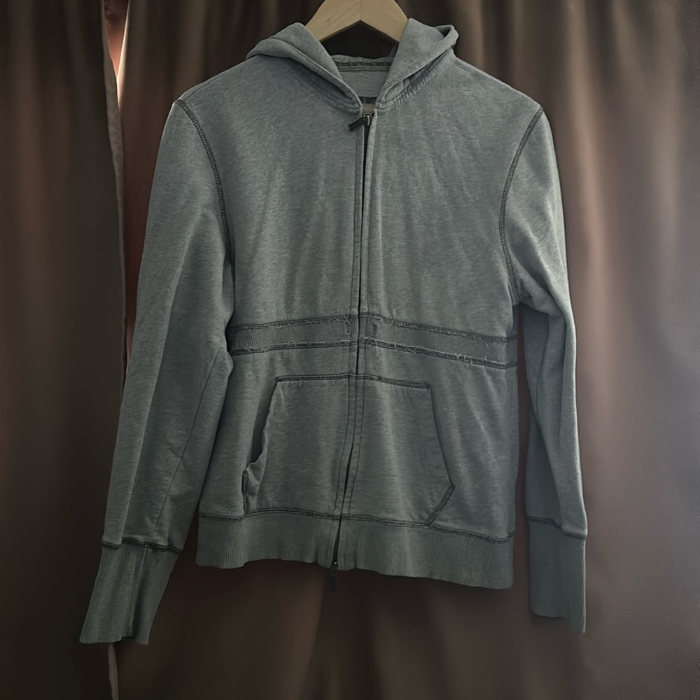 Women’s Aeropostale sweater light, thin.